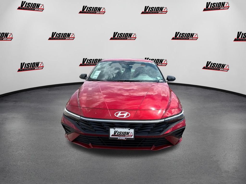 Used 2025 Red Hyundai SEL Sport image 2