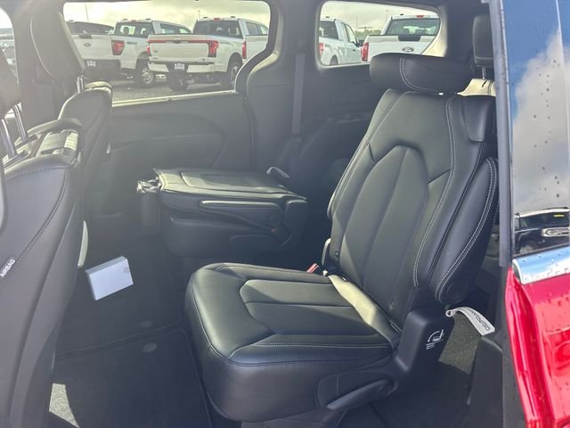 2026 Chrysler Pacifica Select - Photo 31