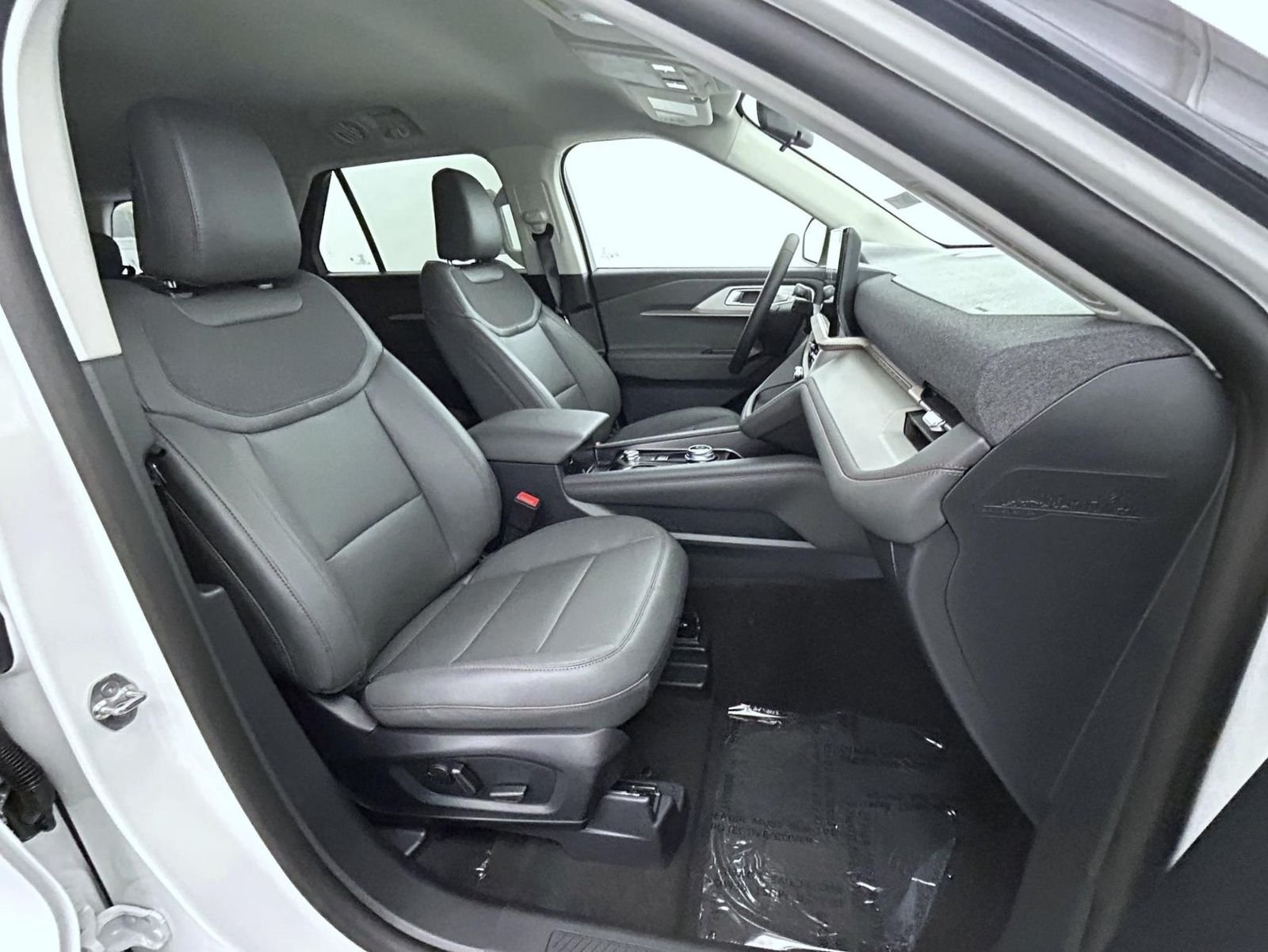 New 2026 Star White Metallic Tri-Coat Ford Active image 15
