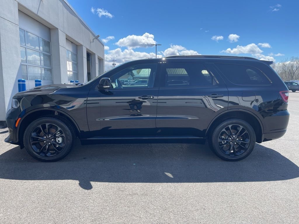 New 2026 Diamond Black Clear-Coat Exterior Paint Dodge GT Plus image 4