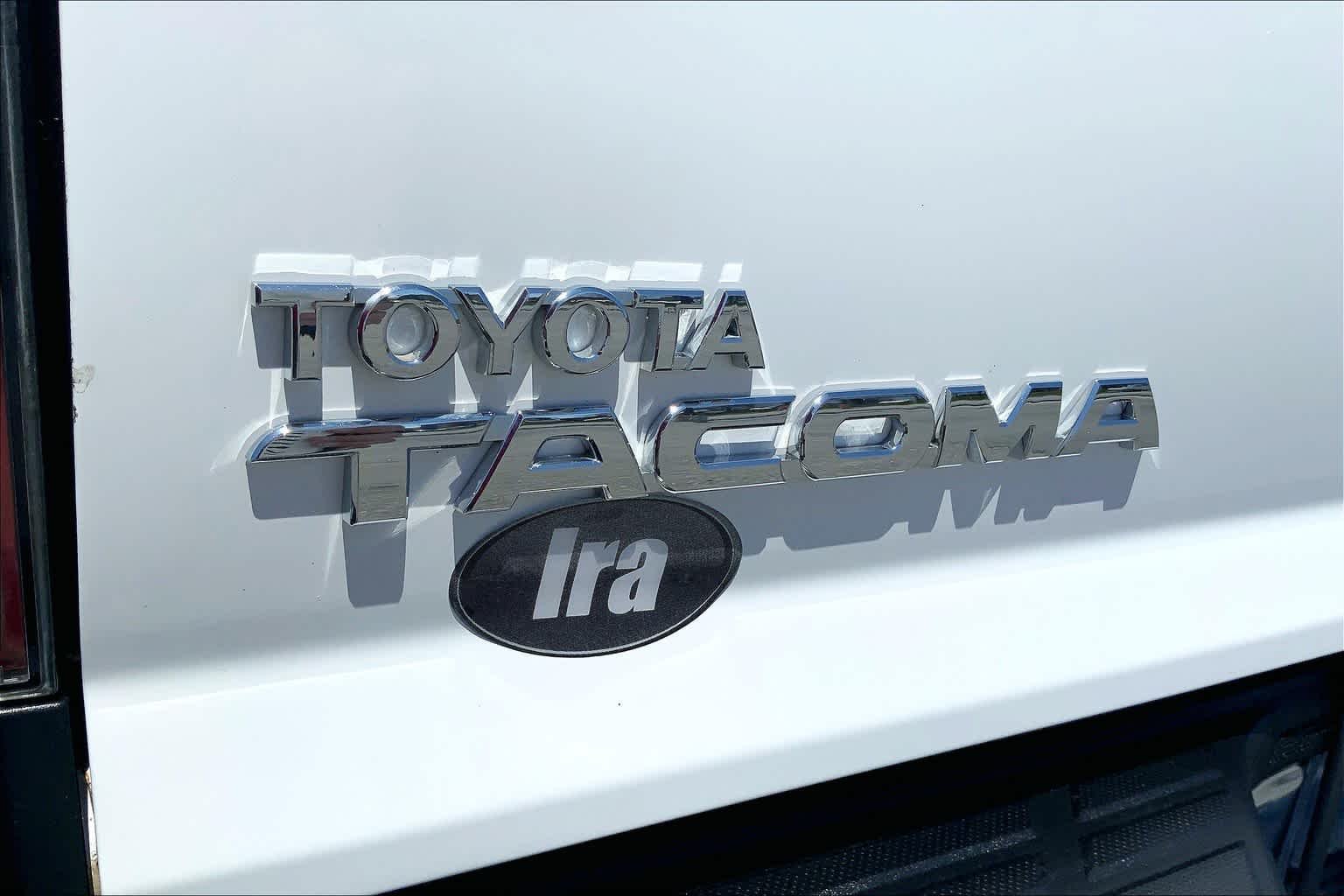 Used 2013 Super White Toyota  image 31