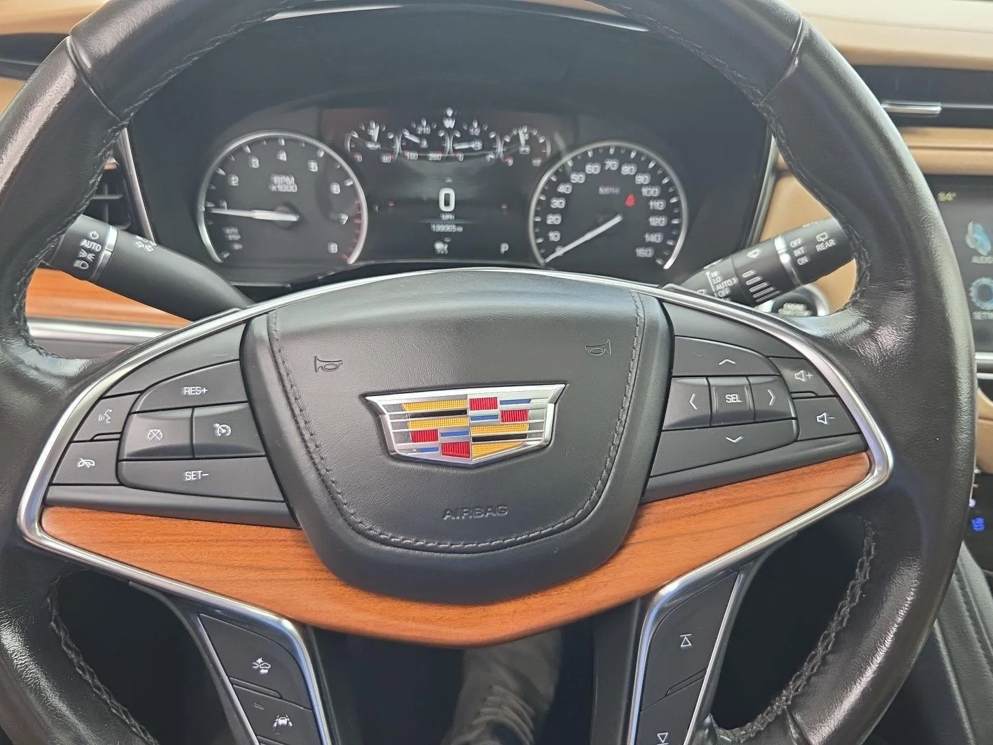 Used 2019 CRYSTAL WHITE TRICOAT Cadillac Platinum AWD image 18
