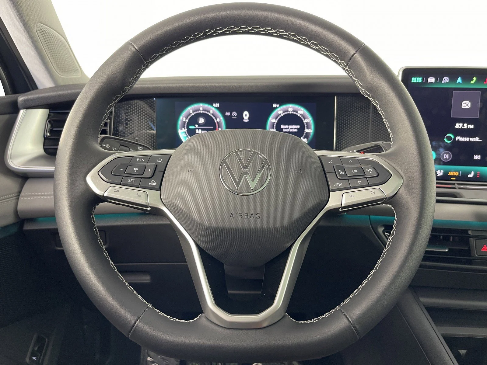 2025 Volkswagen Tiguan SE - Photo 24