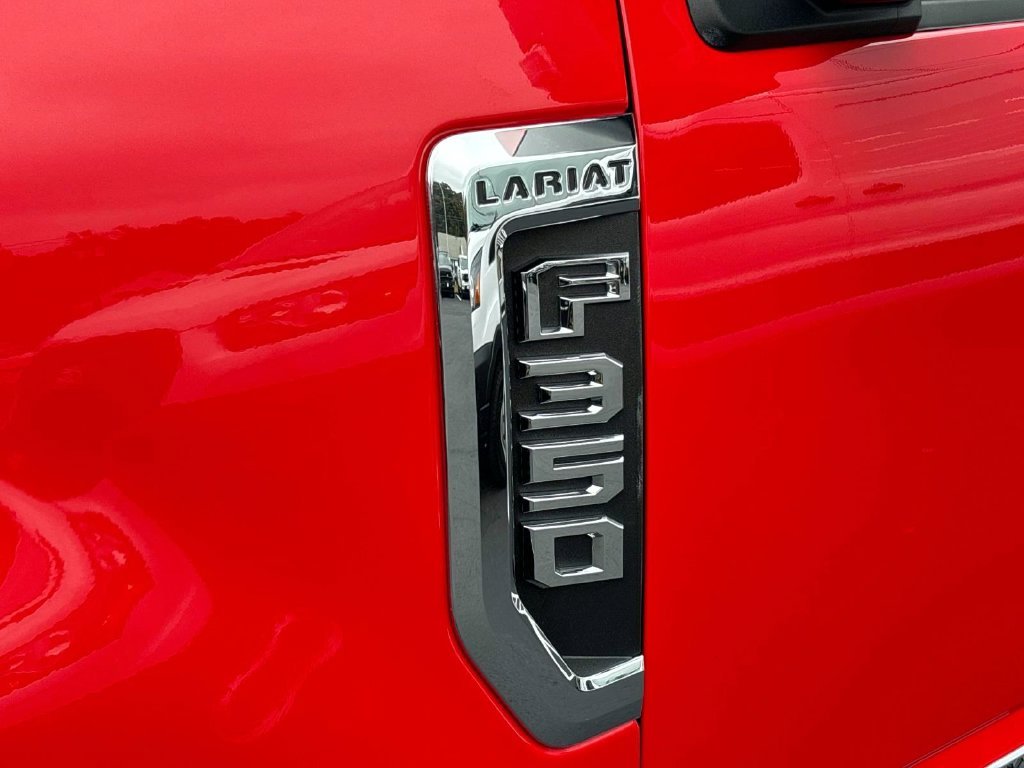 Used 2022 Red Ford Lariat image 11