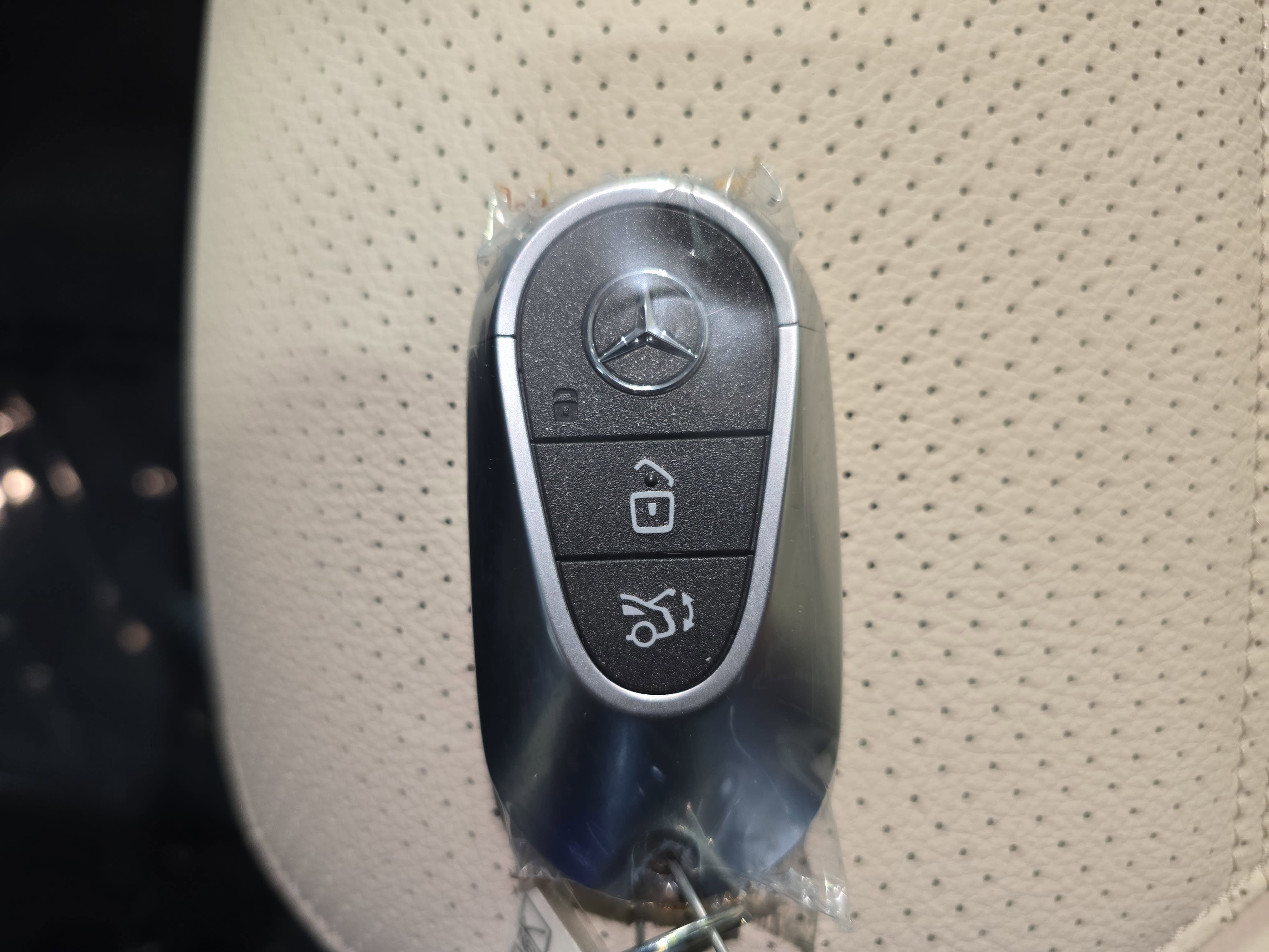 New 2026 Starling Blue Metallic Mercedes-Benz GLC300 image 38