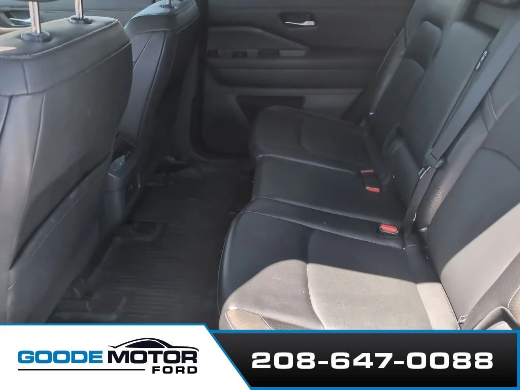 Used 2022 White Nissan SL image 6