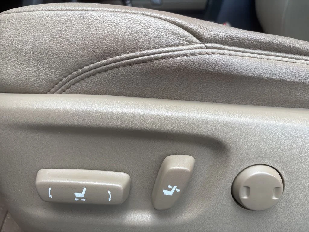 Used 2019 White Toyota SR5 Premium image 8
