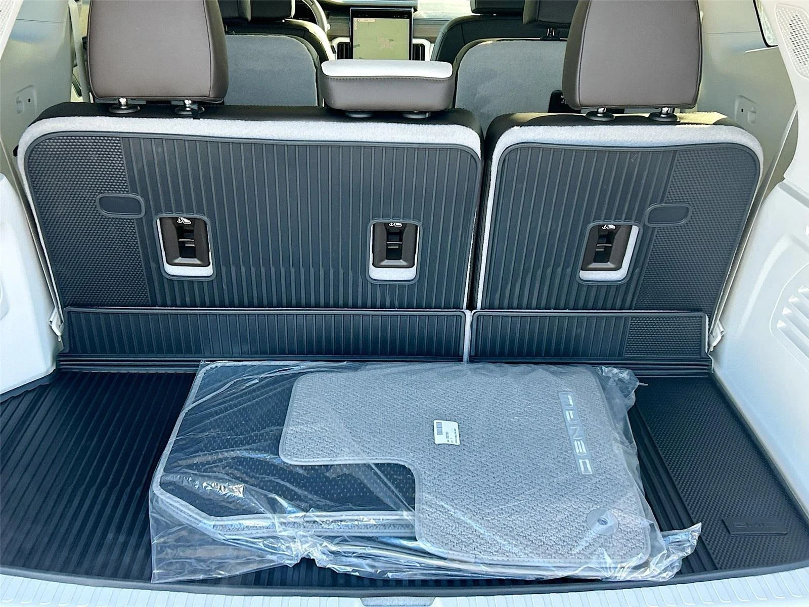 2026 GMC Acadia Denali - Photo 27