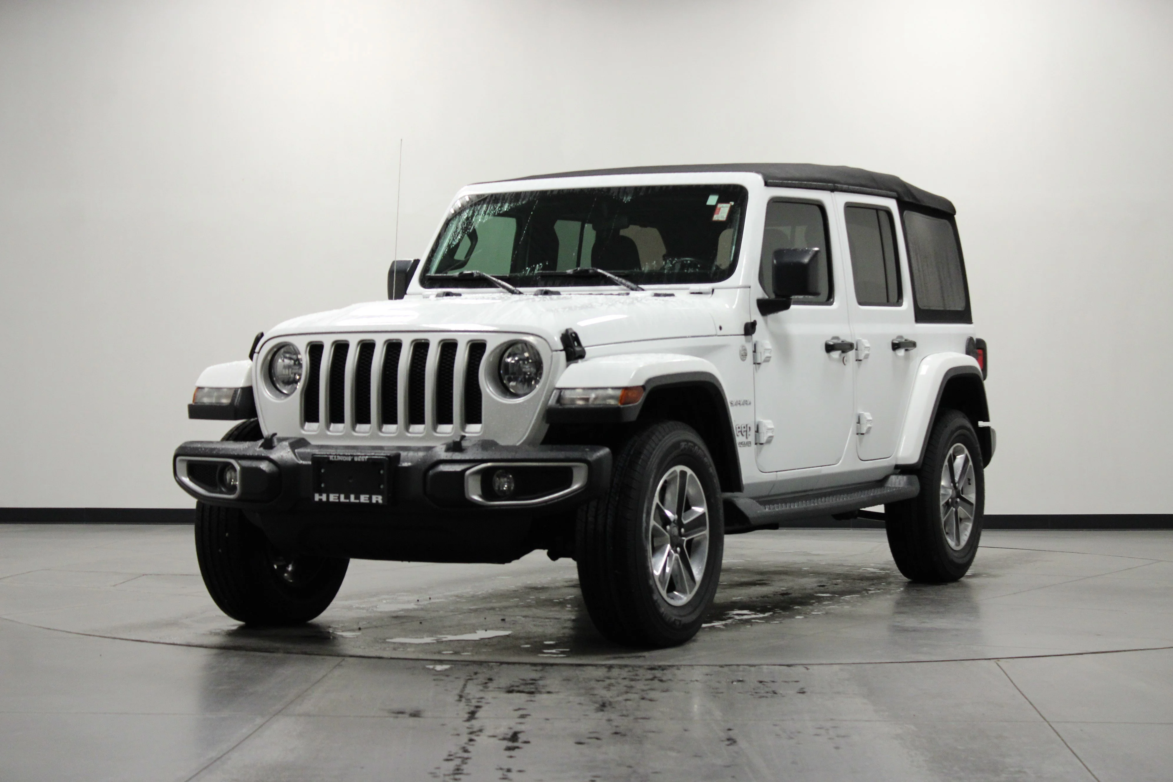 Used 2019 Bright White Clearcoat Jeep Sahara image 8