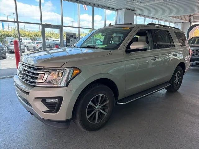 Used 2018 White Gold Metallic Ford XLT image 9