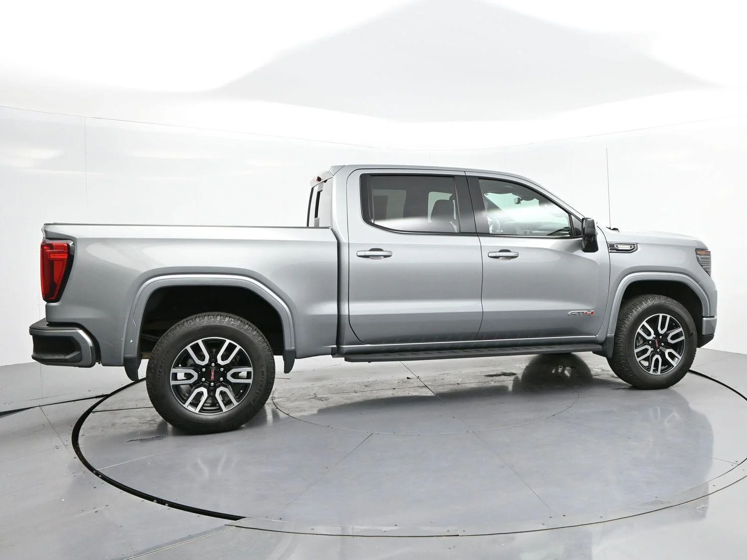 Used 2024 Sterling Metallic GMC AT4 image 8