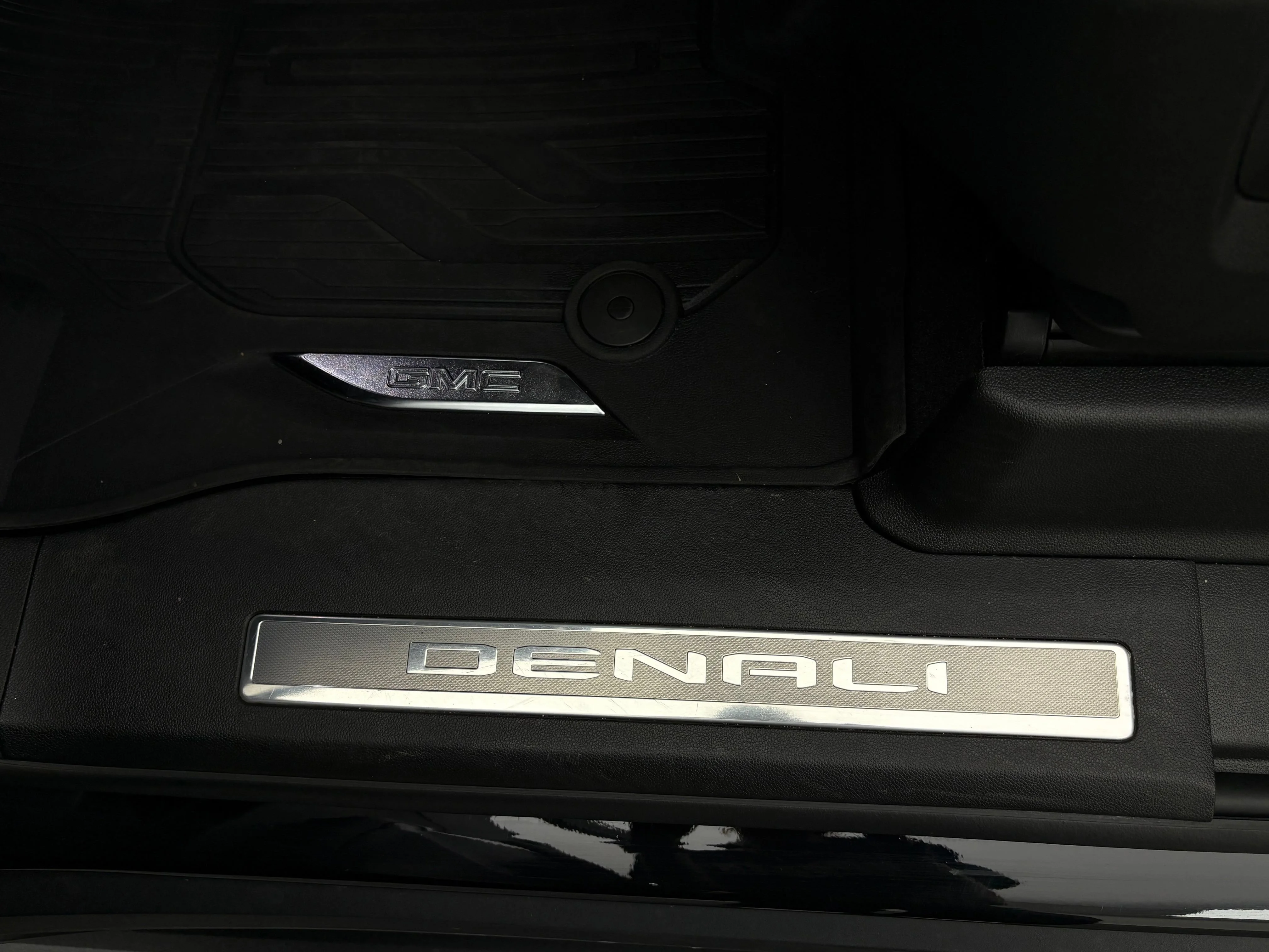 Used 2023 Onyx Black GMC Denali Ultimate image 24