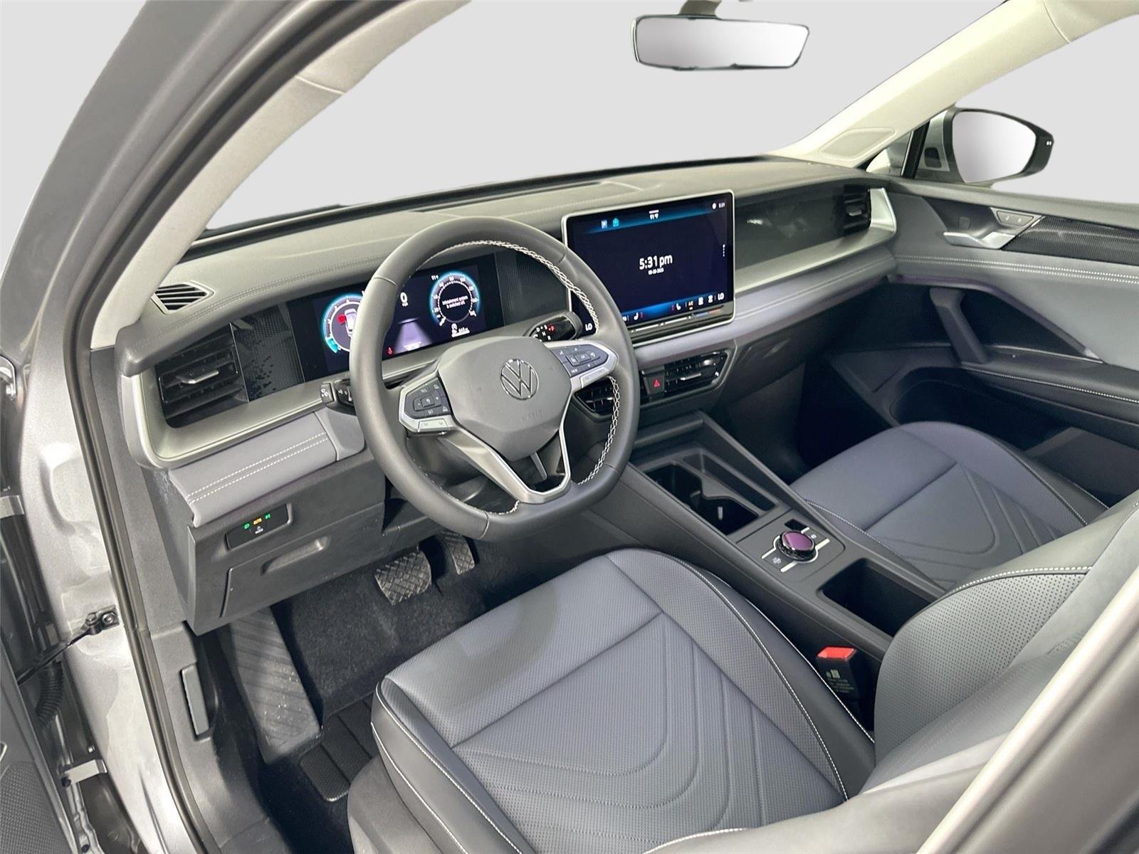 2025 Volkswagen Tiguan SE - Photo 9