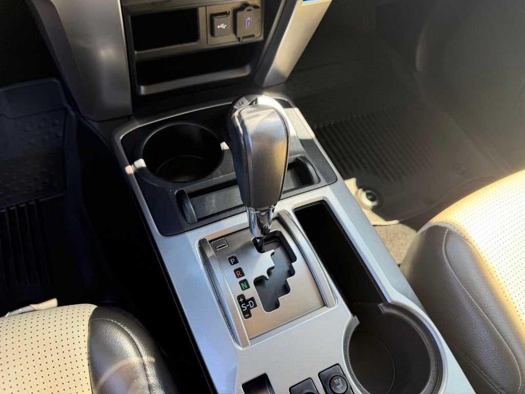 Used 2022 White Toyota SR5 image 25
