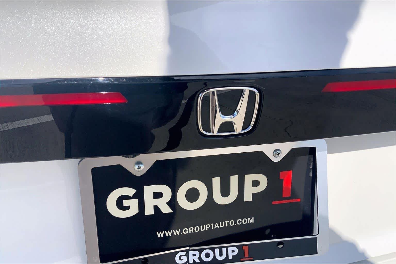Used 2026 Platinum White Pearl Honda LX image 9