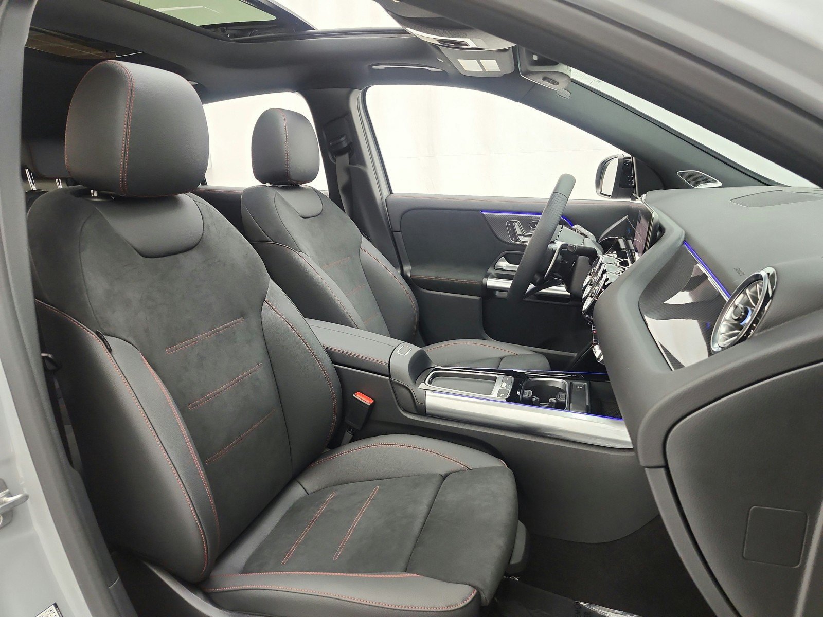 New 2026 MANUFAKTUR Alpine Grey Mercedes-Benz AMG® GLA 35 4MATIC SUV image 36
