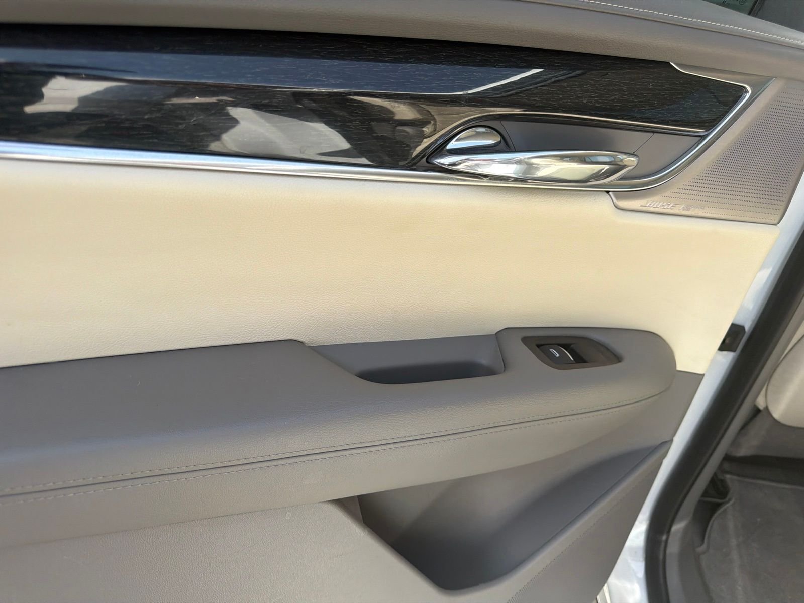 Used 2020 Crystal White Tricoat Cadillac Premium Luxury image 19