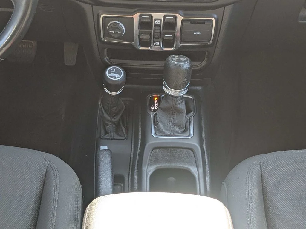 Used 2021  Jeep Unlimited Willys image 19