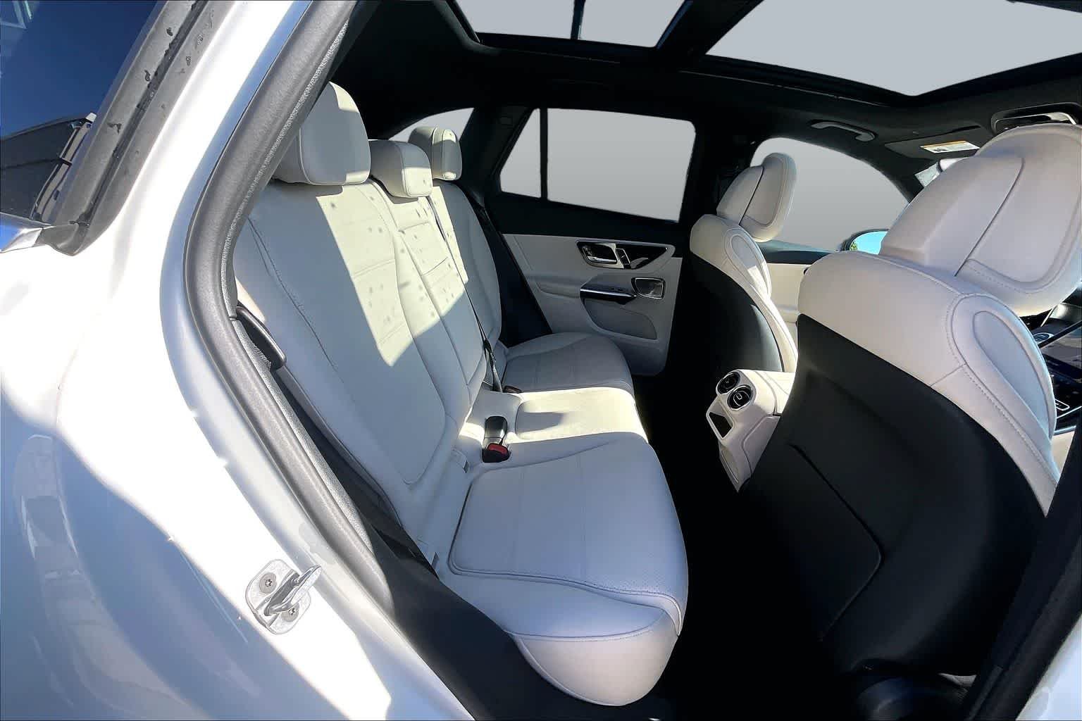 New 2026 Polar White Mercedes-Benz GLC 300 image 19