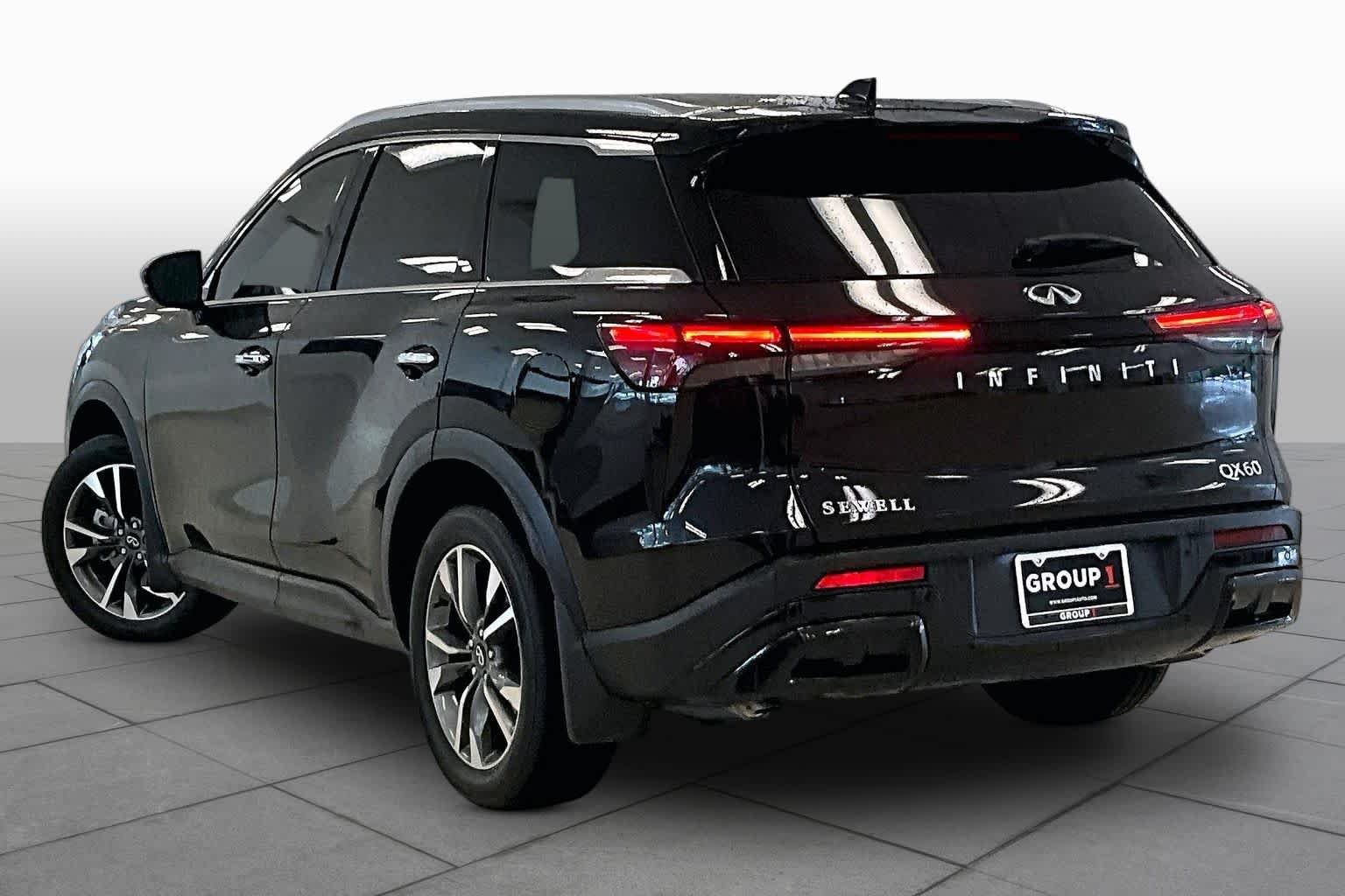 Used 2025 Mineral Black INFINITI LUXE image 10