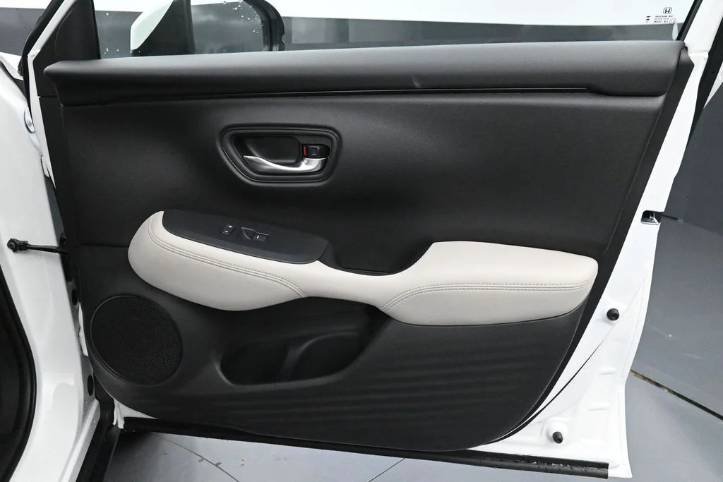 New 2027 Platinum White Pearl Honda LX image 10