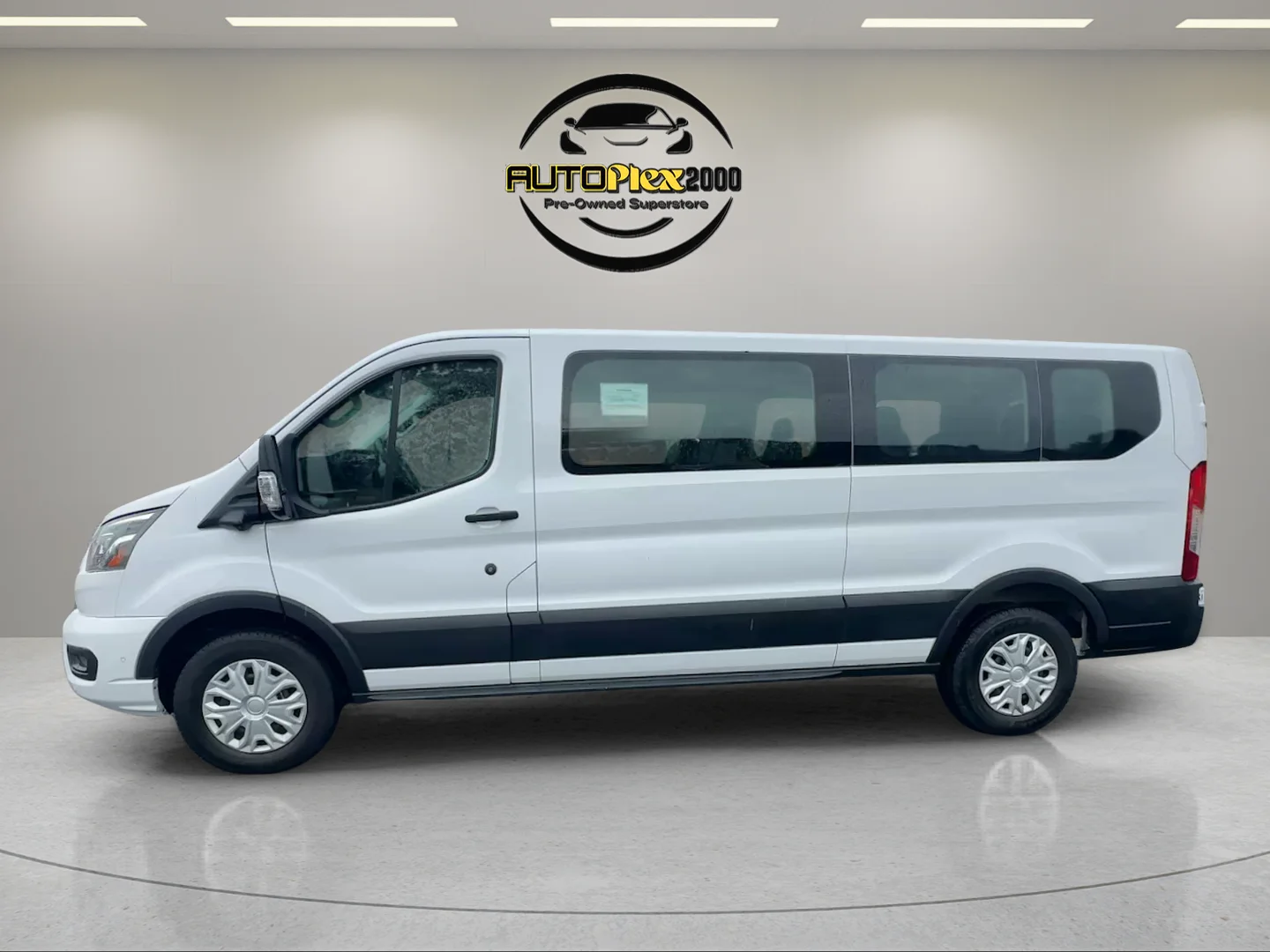 Used 2023 White Ford XLT image 4