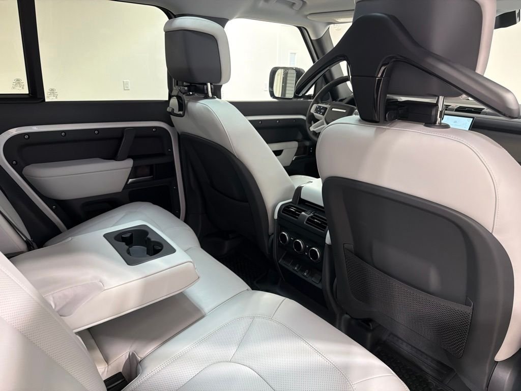 New 2026 Fuji White Land Rover X-Dynamic SE image 27