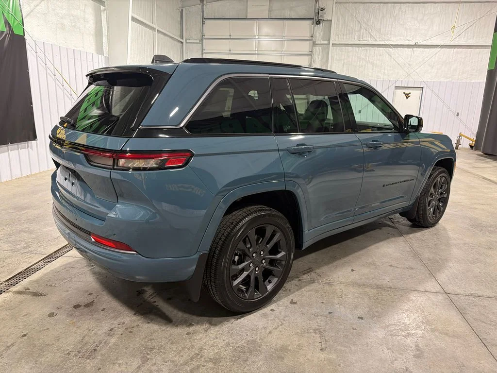 New 2026 Steel Blue Exterior Paint Jeep Limited Reserve image 6