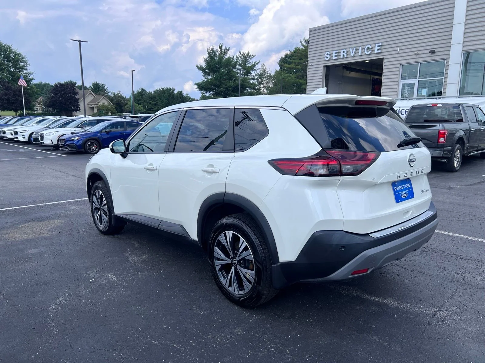 Used 2022 White Nissan SV image 5