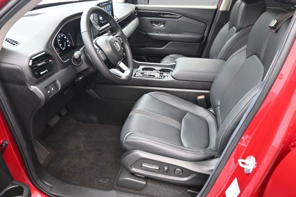 Used 2025  Honda Touring image 16