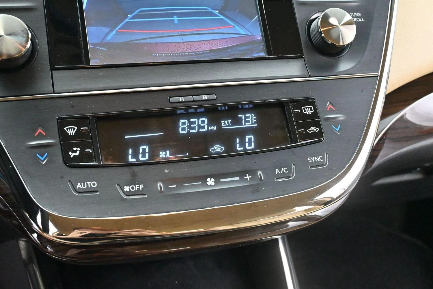 Used 2015 Ooh La La Rouge Mica Toyota XLE image 24