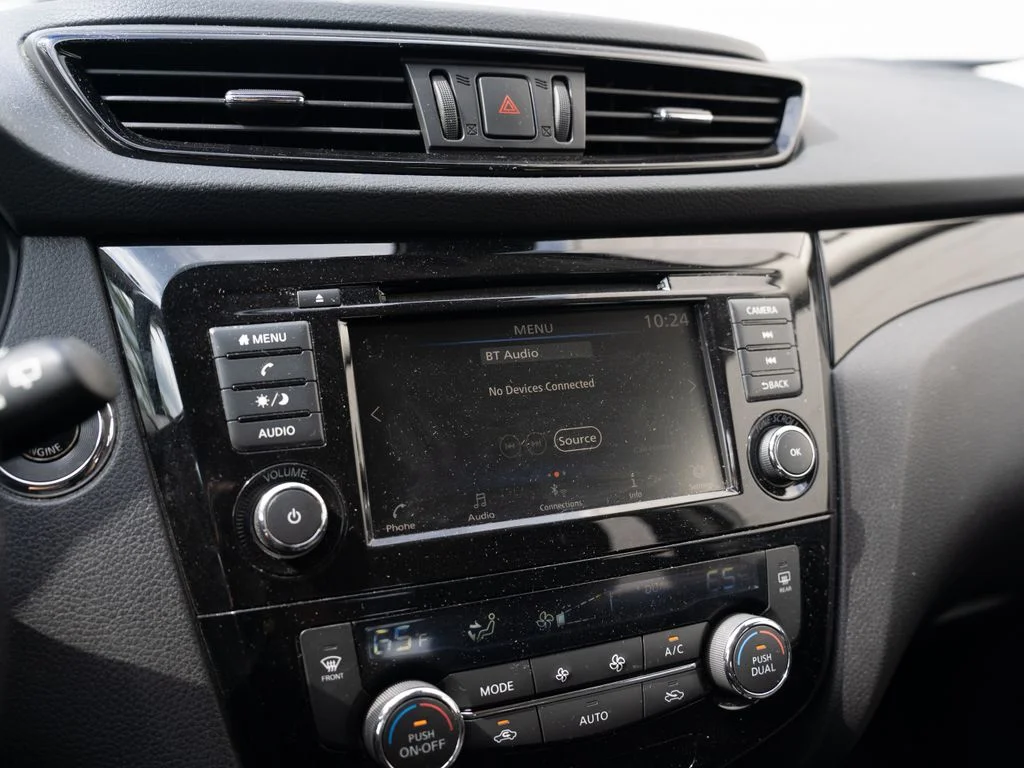 Used 2020 Silver Nissan SV image 25
