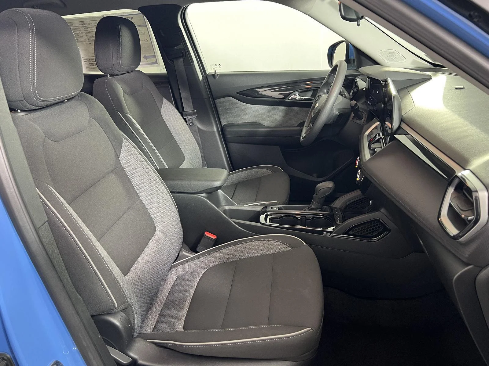 Used 2024 Fountain Blue Chevrolet LT image 26