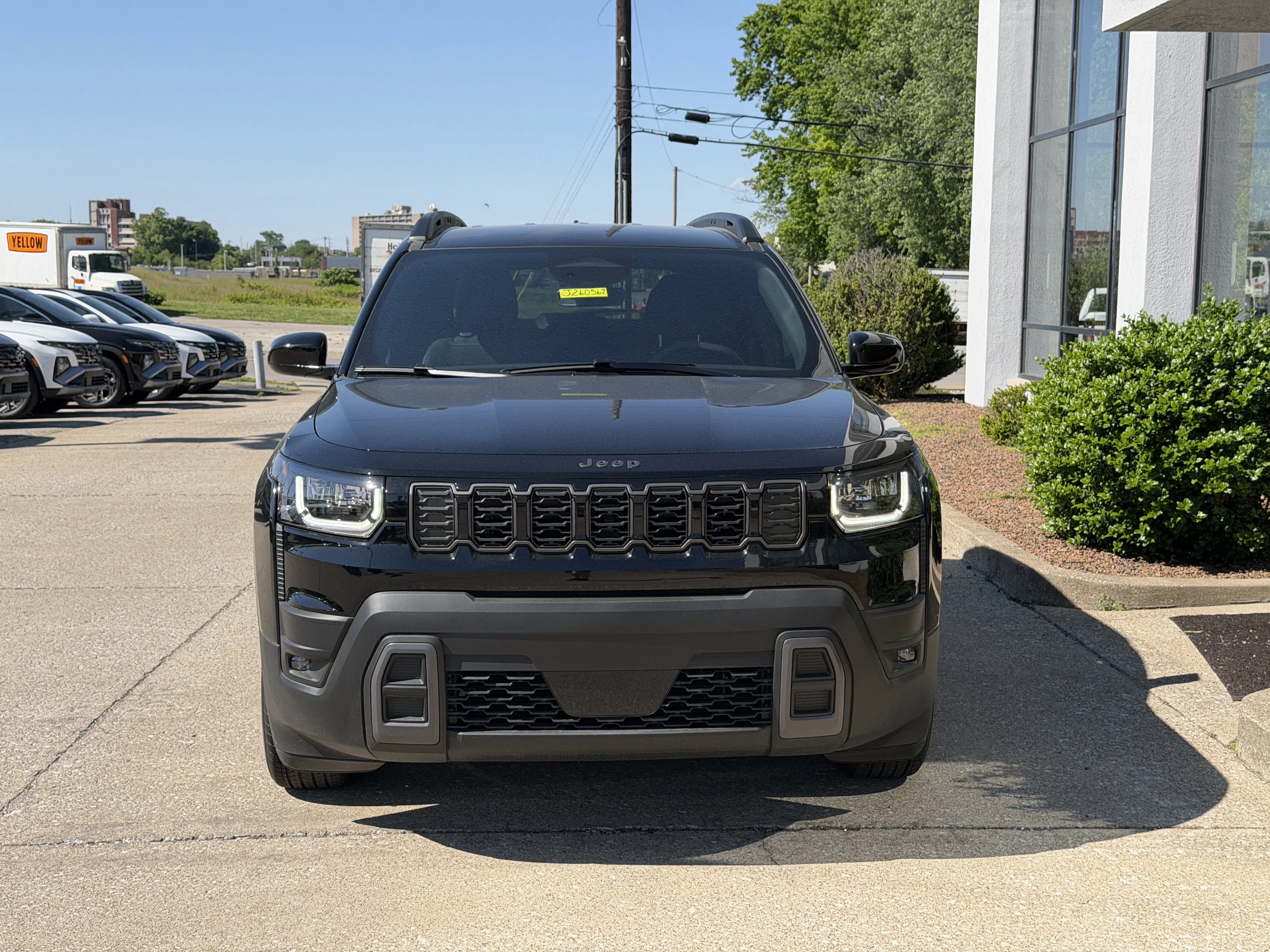 New 2026 Diamond Black Crystal Pearlcoat Jeep Laredo image 18