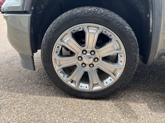 Used 2018 Gray GMC Denali image 13