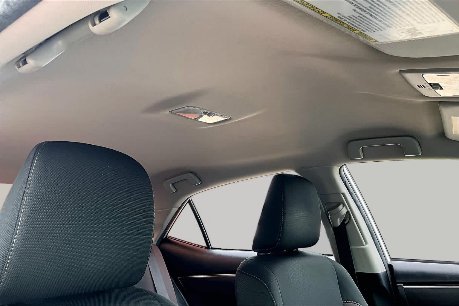 Used 2018 Super White Toyota LE image 13