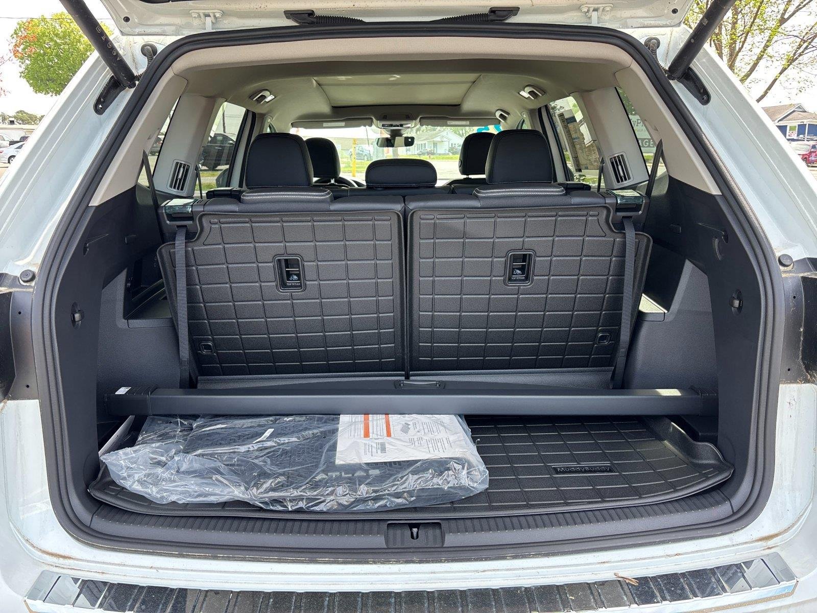 2025 Volkswagen Atlas SE w/Tech - Photo 35