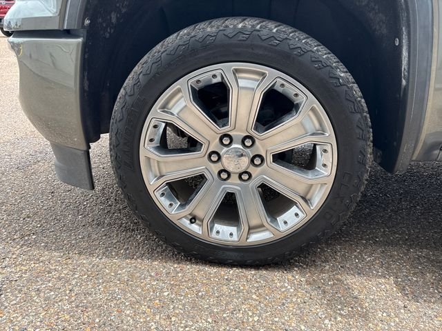 Used 2018 Gray GMC Denali image 13