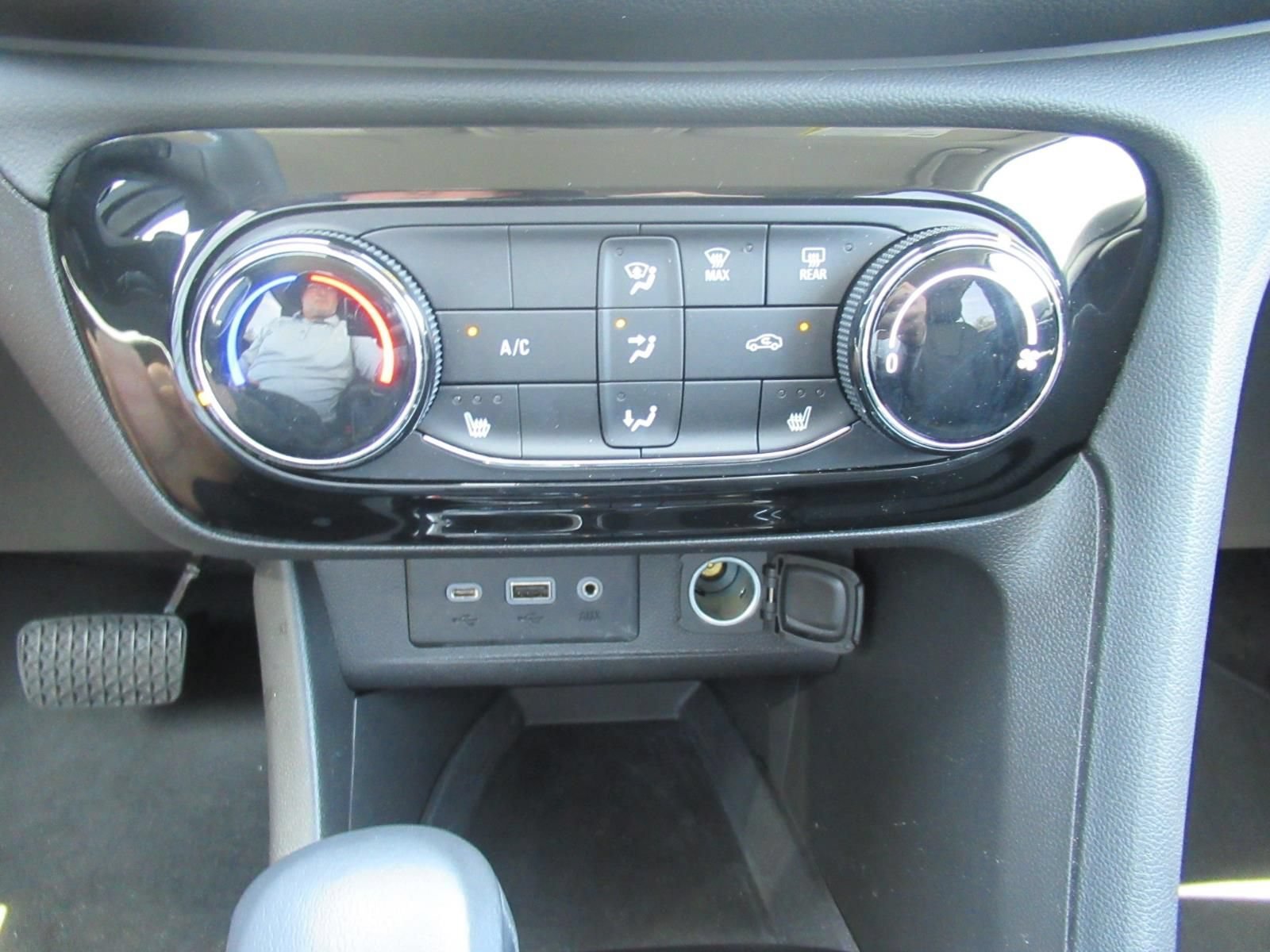 Used 2023 SUMMIT WHITE Buick Preferred image 29