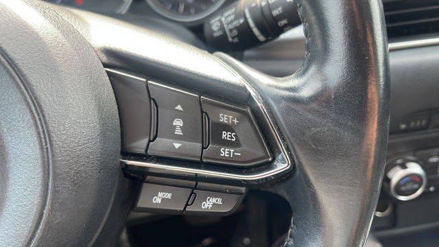 Used 2018 White Mazda Touring image 32
