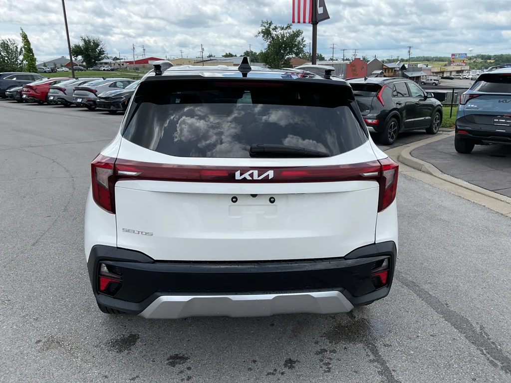 Used 2024 Clear White/Black Roof Kia S image 9