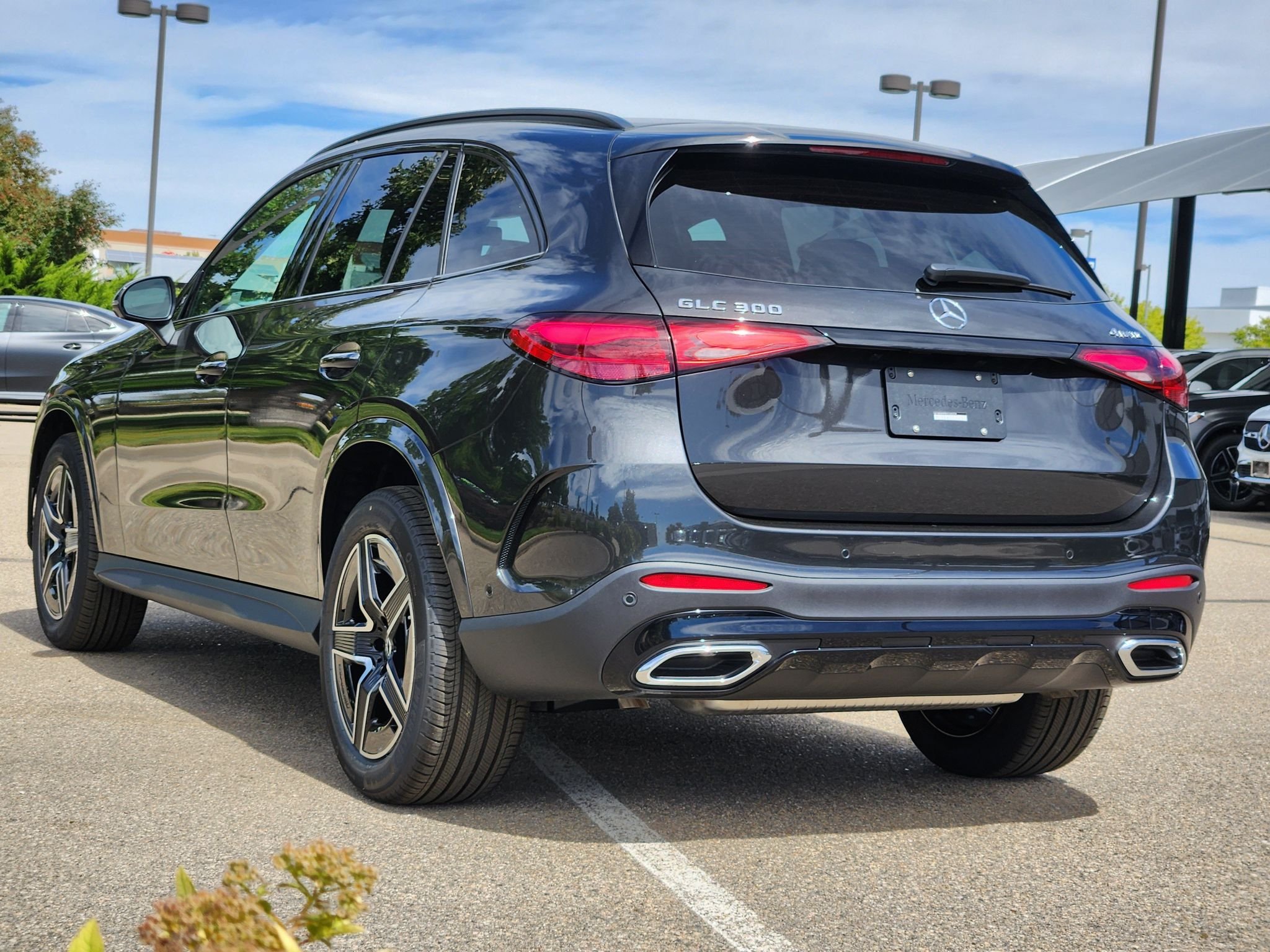 New 2027 Graphite Grey Metallic Mercedes-Benz GLC 300 4MATIC® image 6