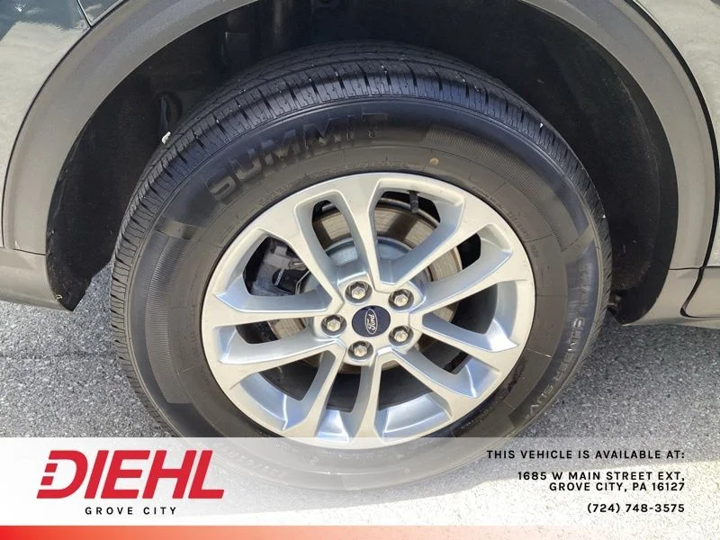 Used 2022 Blue Ford SE image 9