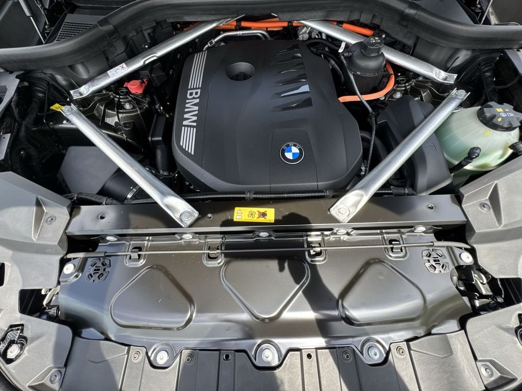 New 2026 Manhattan Green Metallic BMW xDrive50e image 18