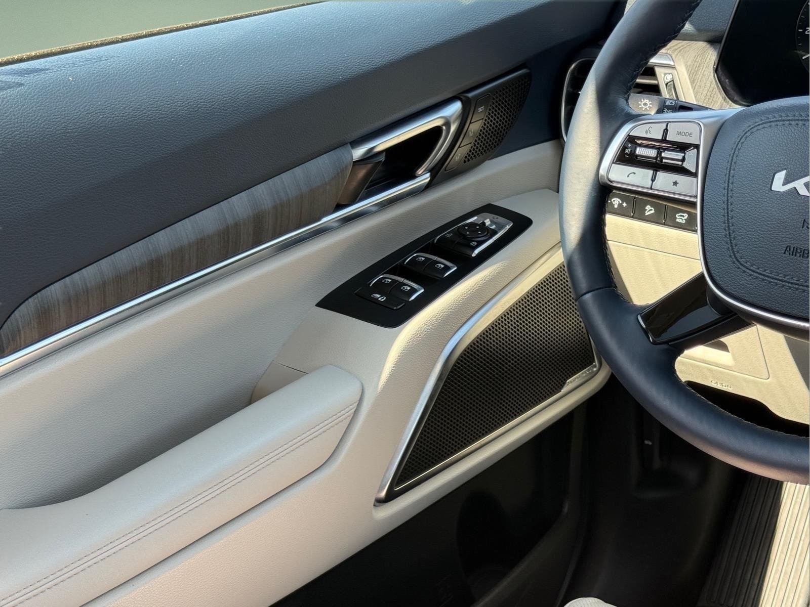 Used 2023 Glacial White Pearl Kia SX image 27