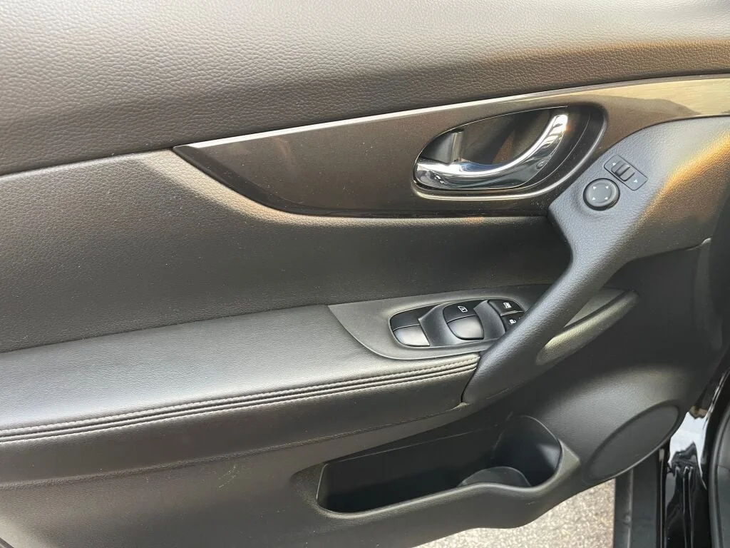 Certified Used 2020 Magnetic Black Pearl Nissan SV image 8