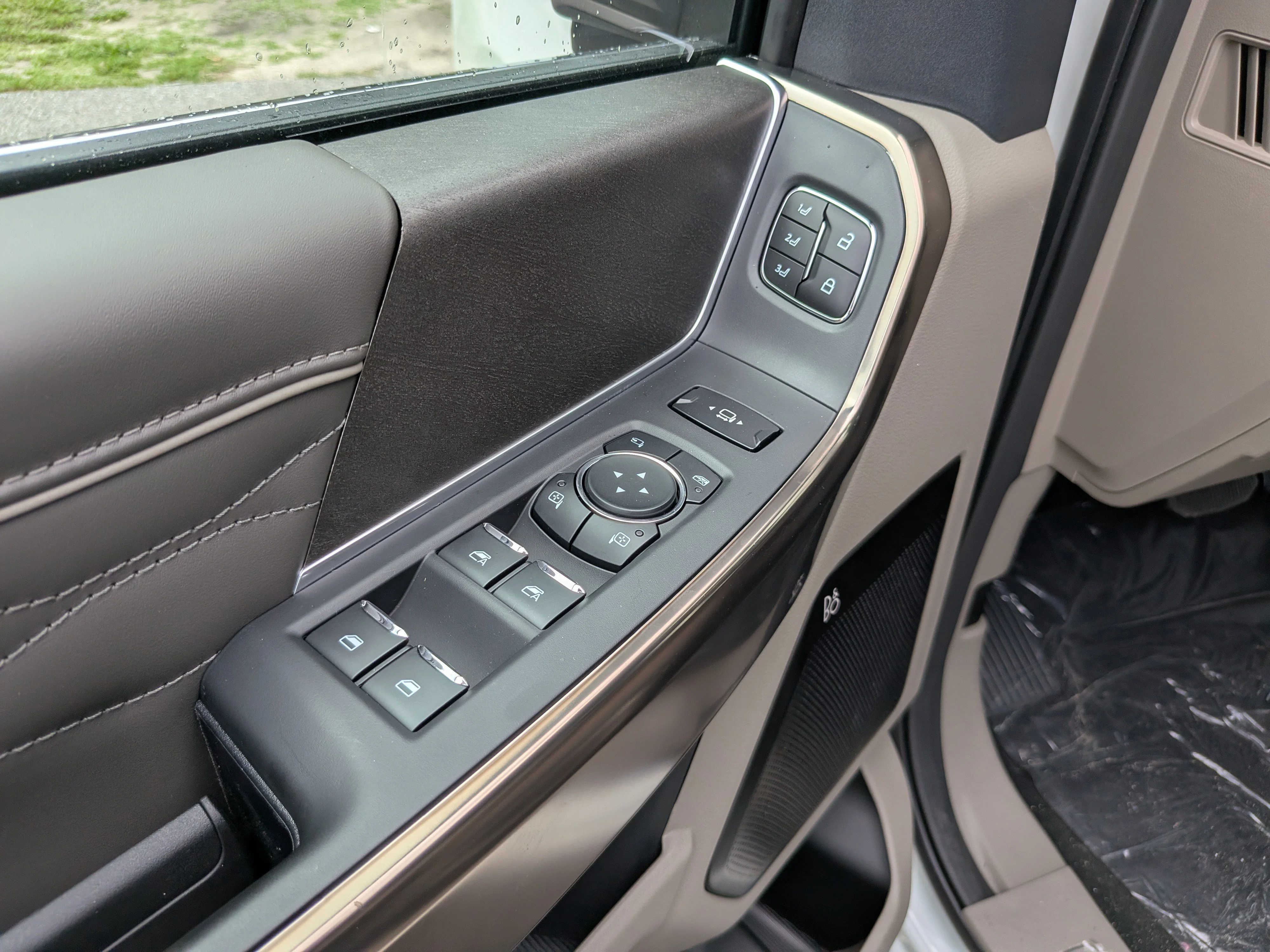 New 2026 Star White Metallic Tri-Coat Ford F-250® Platinum® image 19