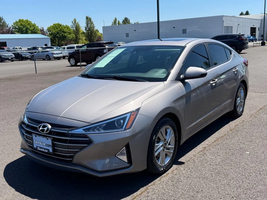 Used 2020 Fluid Metal Hyundai Value Edition image 4