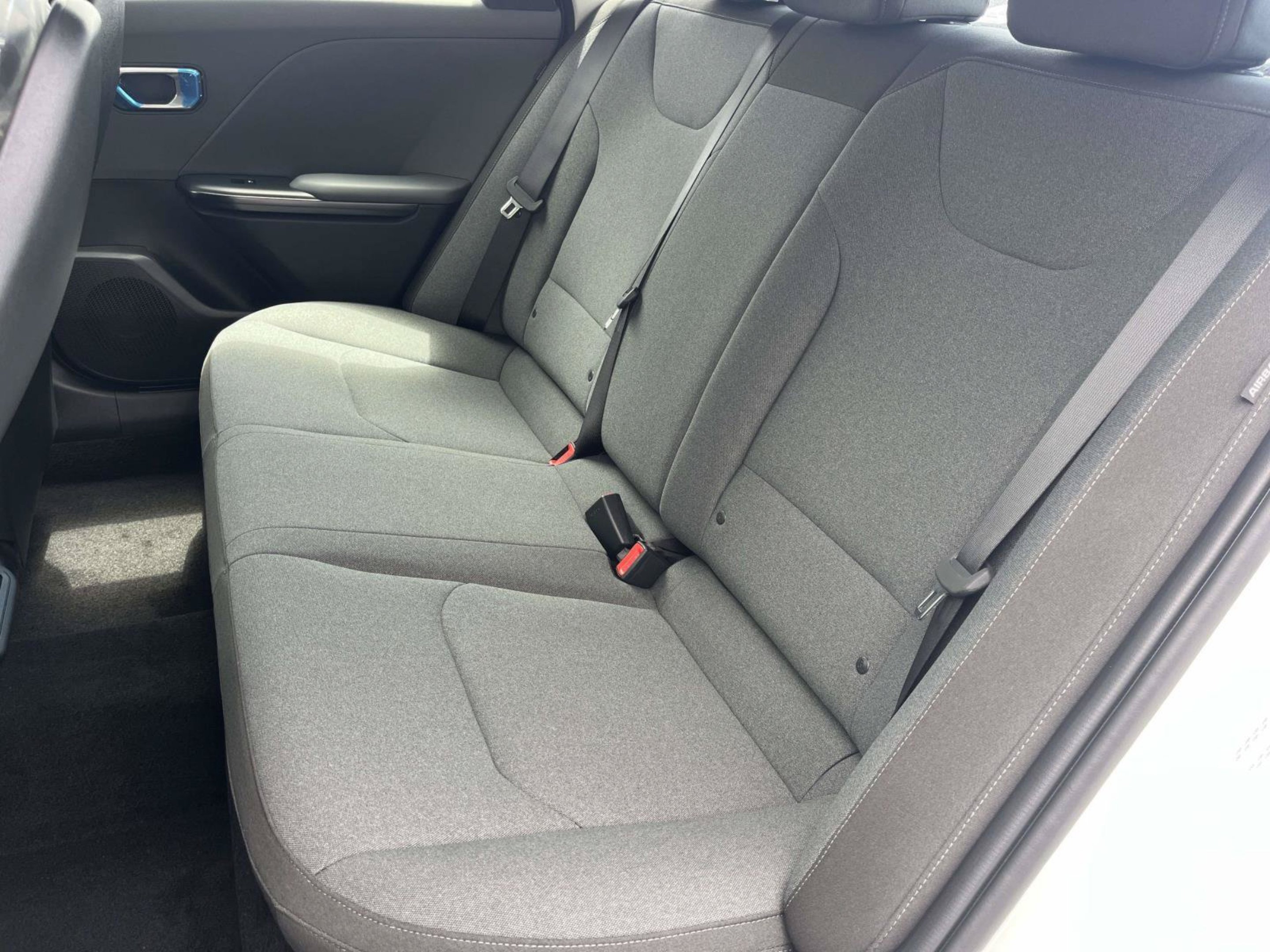 New 2026 Snow White Pearl Kia LXS image 20