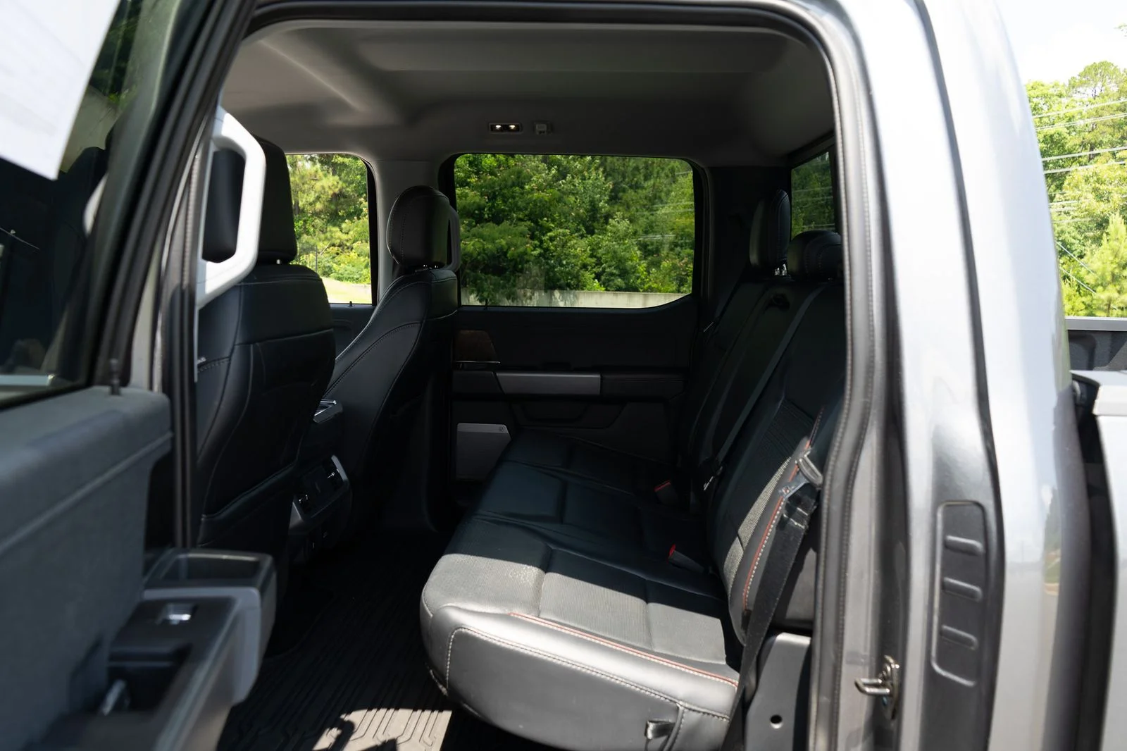 Used 2021 Gray Metallic Ford Lariat image 18